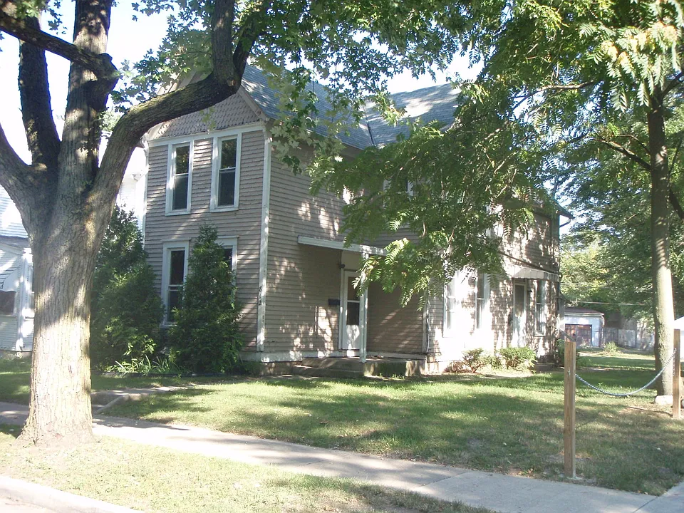 812 Walnut St