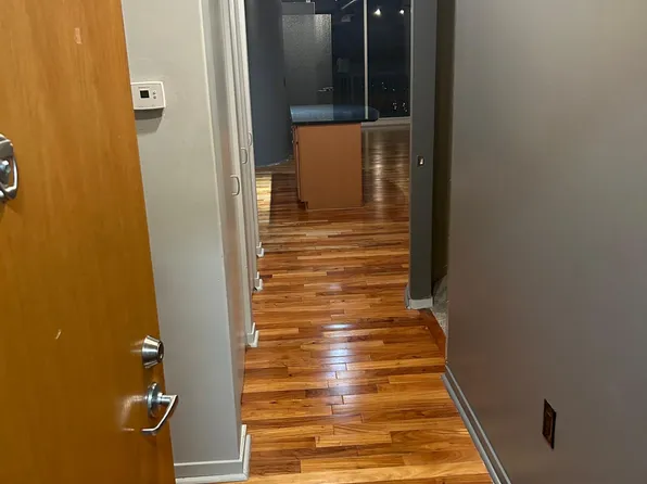 100 W 5th St APT 810, Royal Oak, MI 48067