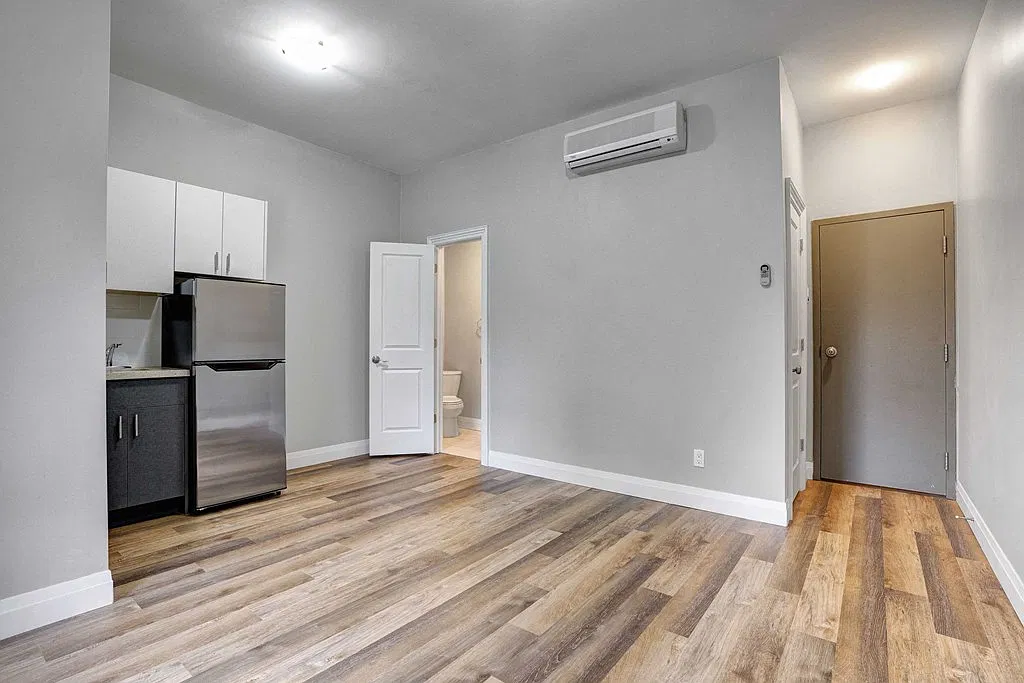 Studio, 200 sqft, $1,150 — Photo 4
