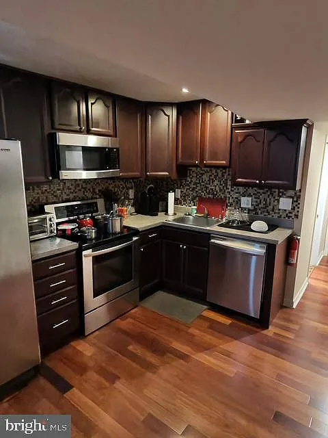 1 bed, 1.0 bath, 840 sqft, $2,100 — Photo 3