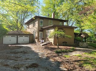 5 Signal Dr, Alton, IL 62002