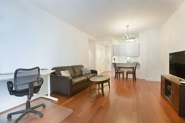 Rented by BLU Real Estate | media 15
