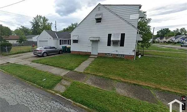 5 bed, $2,300 — Photo 1