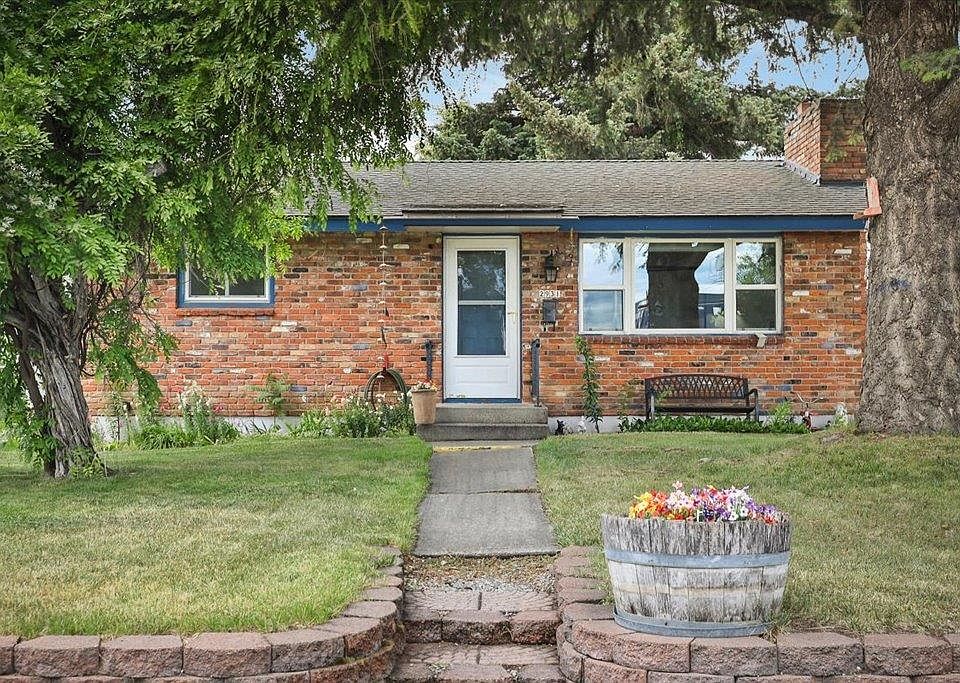 1st image of 2931 E Augusta Ave