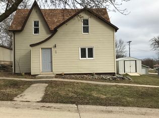 104 E 1st St, Lake Park, IA 51347