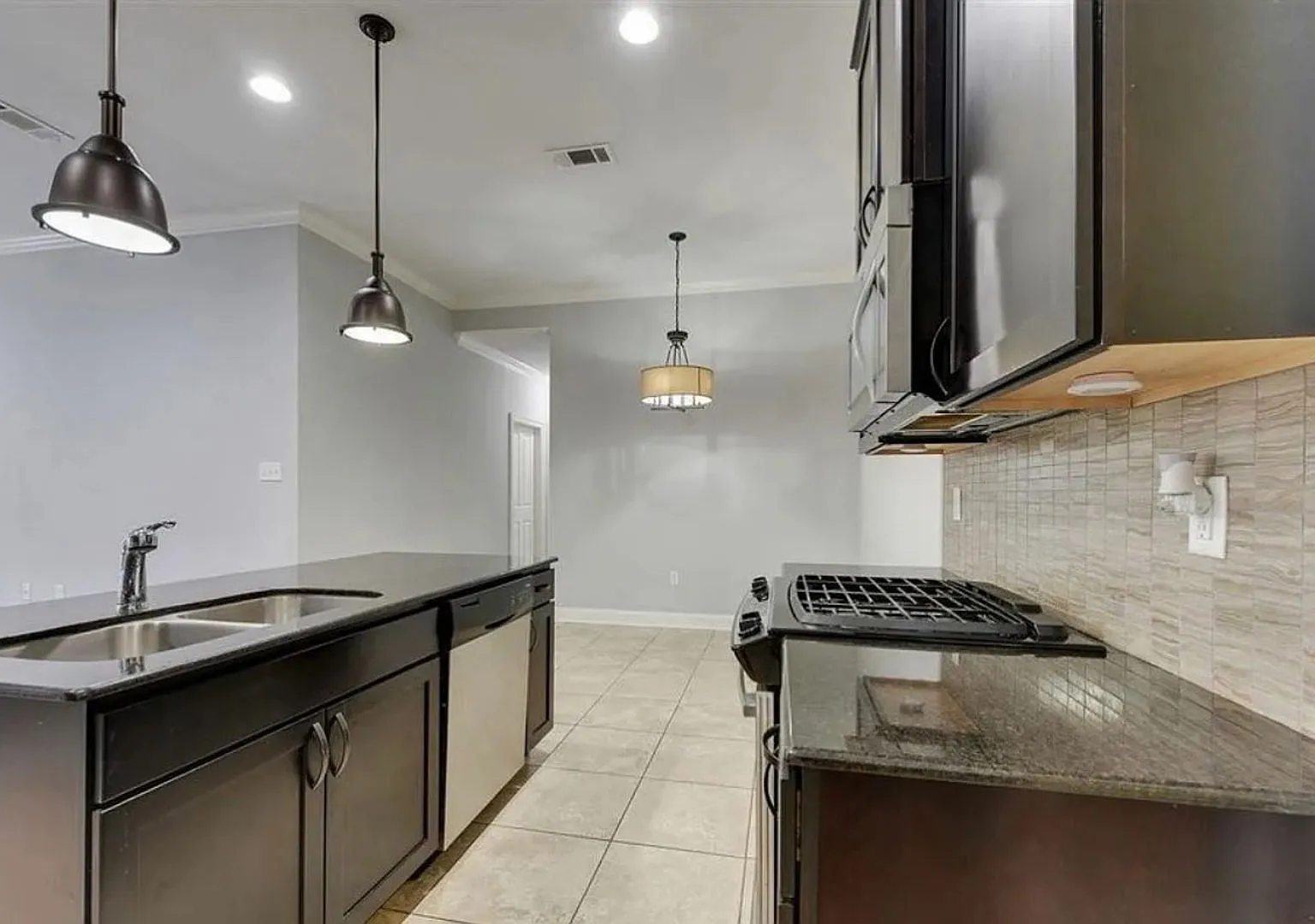 3 Bedroom House in Gated Community — Photo 3