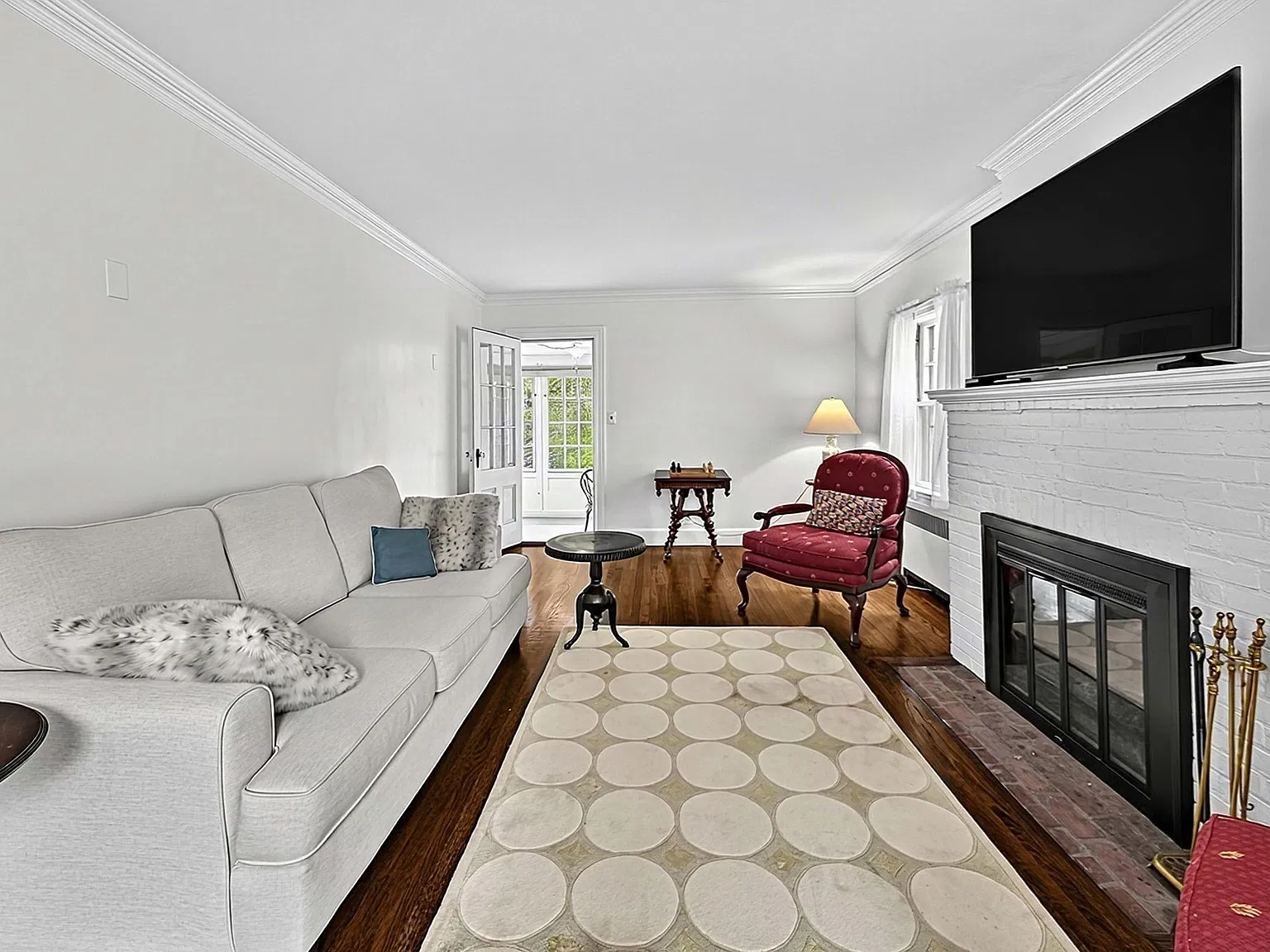 4 bed, 1.5 bath, 1850 sqft, $5,600 — Photo 3