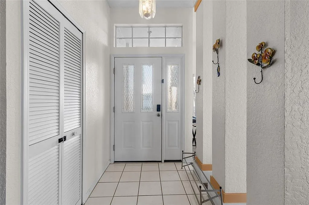 3 bed, 2.0 bath, 1903 sqft, $3,595 — Photo 3