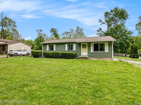 15171 West Dr, Linden, MI 48451