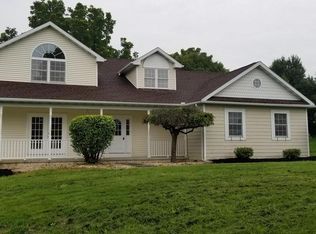 102 Arrowhead Dr, Douglassville, PA 19518