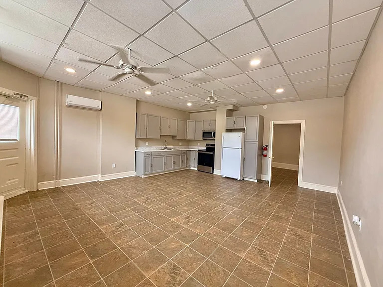 326 S Christian St — Photo 3