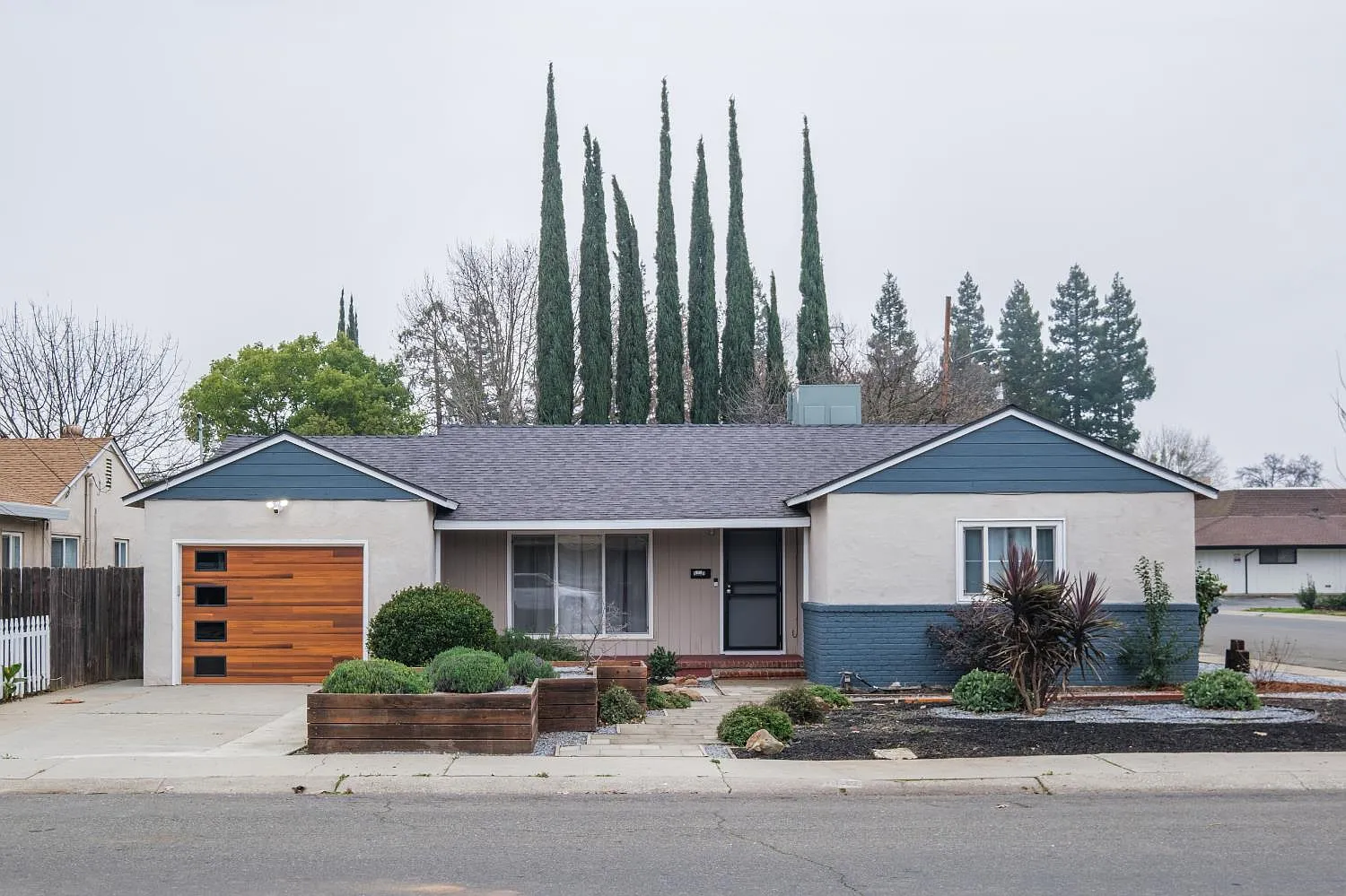 1037 Maple Ave photo 1