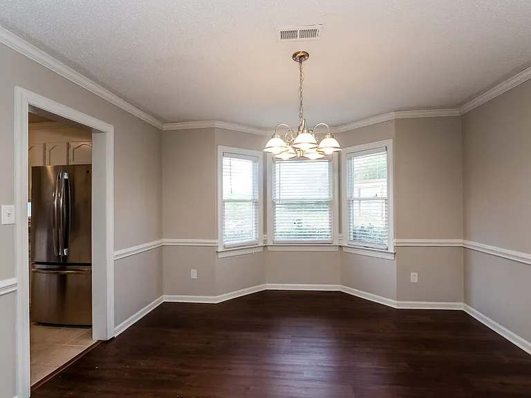 2515 Haybrook Ln — Photo 6