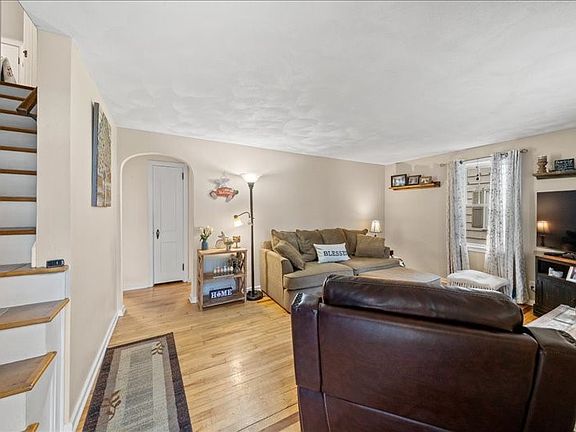 4th image of 820 Verna Dr