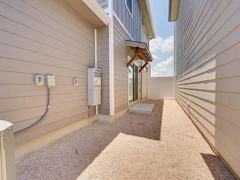 7702 Dylan Dr — Photo 22