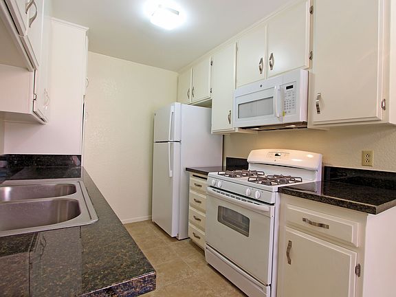 4th image of 7013 Haskell Ave APT 106