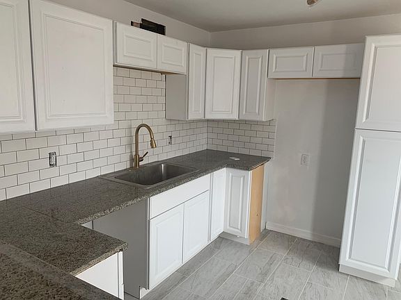 3rd image of 701 Huckleberry St