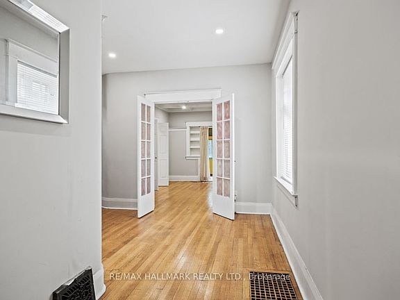 5th image of 153 Church St