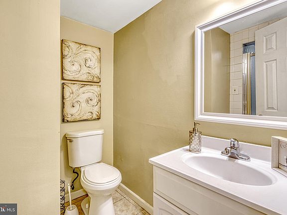 5th image of 14834 Hoxton Sq