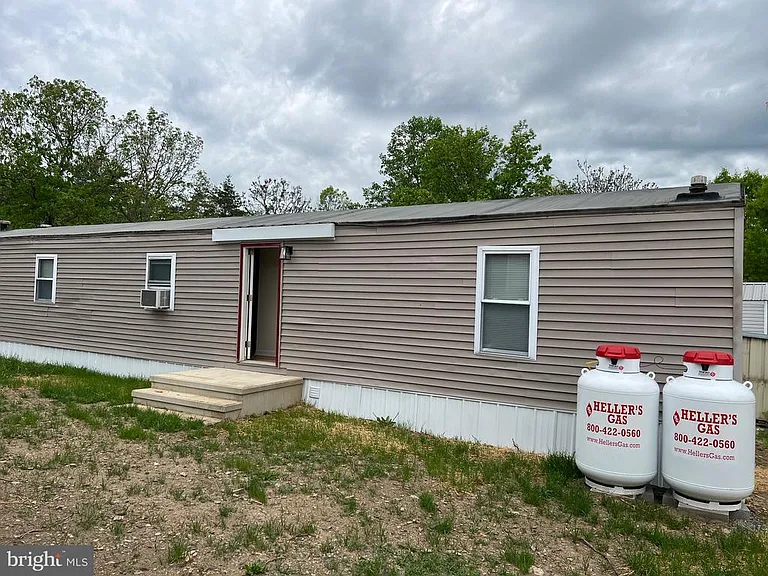 122 Dugan Ct — Photo 1