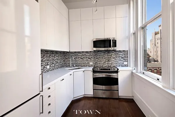 Rented by Town Residential | media 8