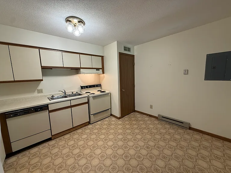 716 Dutchman Dr #7 — Photo 4