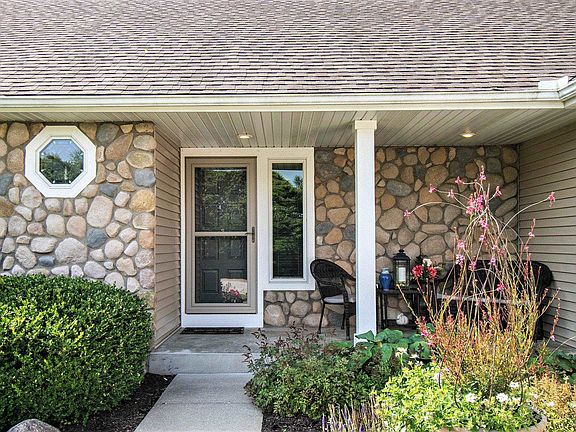 3rd image of 24136 Villa Ct