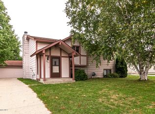 707 31st St NE, Rochester, MN 55906