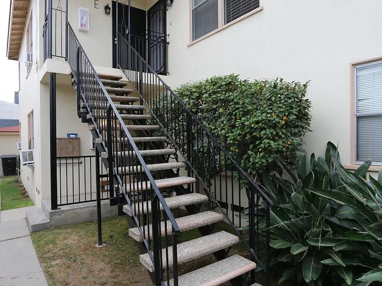 530 Howard St #D — Photo 12