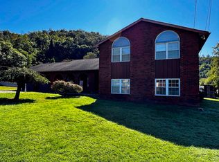 6419 Camp Creek Rd, Huntington, WV 25701