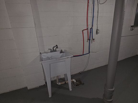 2nd image of 2812 Holyoke Dr
