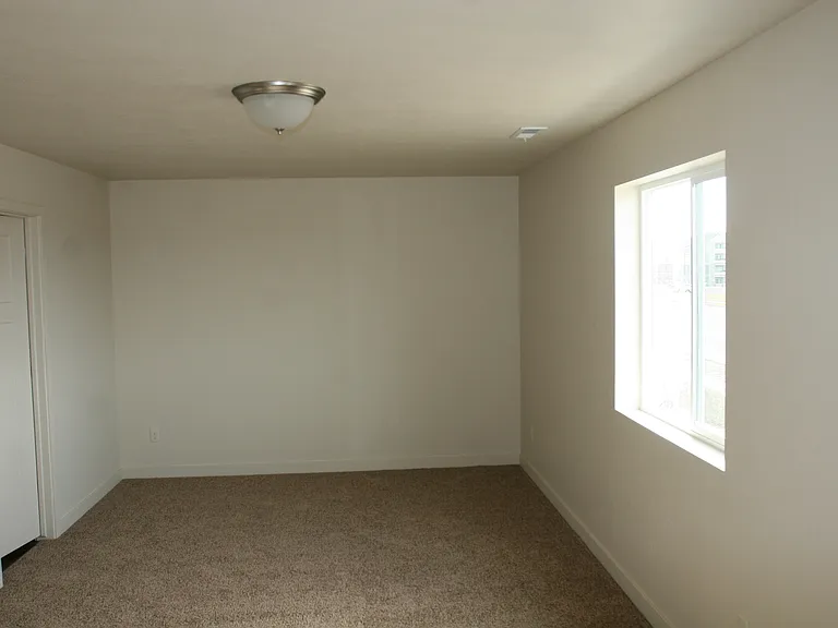 215 N 680 E — Photo 5