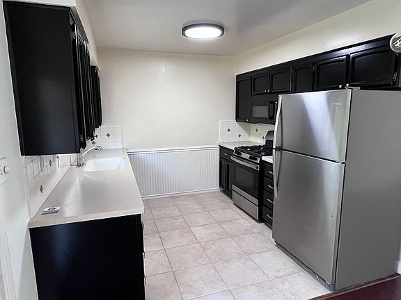 4th image of 4220 F St