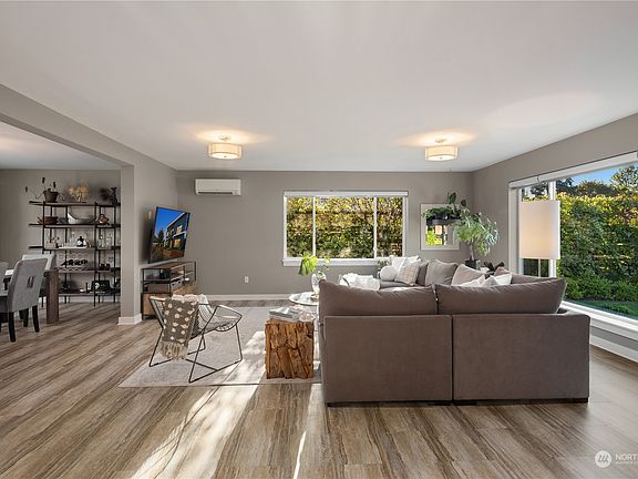 5th image of 118 E Division Lane