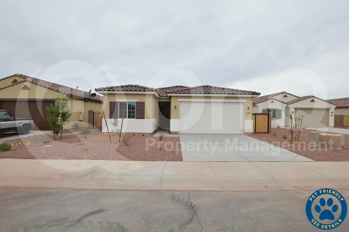 4 bed, 2.0 bath, 1804 sqft, $1,847 — Photo 1