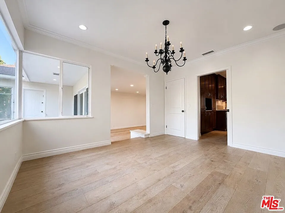 4 bed, 3.0 bath, 2372 sqft, $11,500 — Photo 3