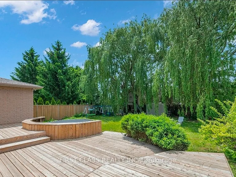 378 Martin St — Photo 19