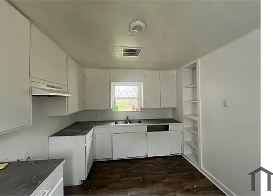 1915 Avenue B #1915 — Photo 5