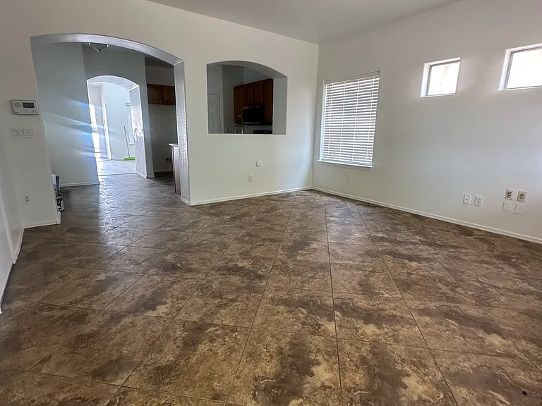 911 W Kowalsky Ln — Photo 3