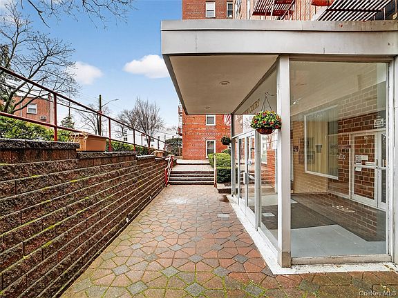 2nd image of 3311 Giles Place #2D