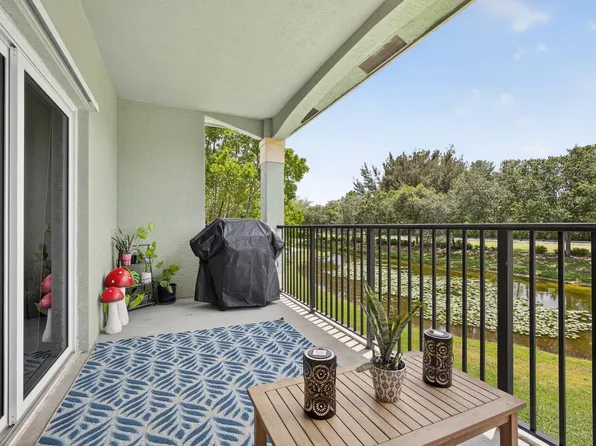 310 Crestwood Circle #206, Royal Palm Beach, FL 33411