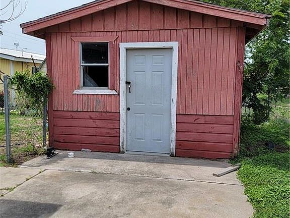 4th image of 901 San Joaquin St