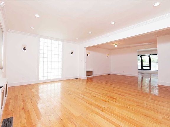 2nd image of 46 Hollywood Ave
