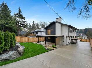 1041 Hulford St, Saanich, BC V8X 3B5