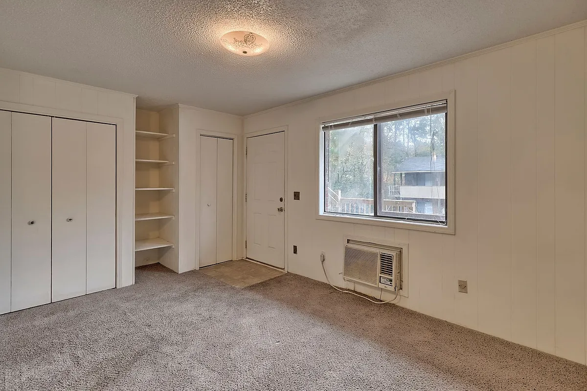 Building Photo - 116 Creekside Dr
