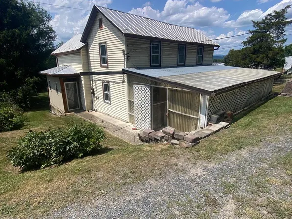 402 Winchester Ave, Moorefield, WV 26836