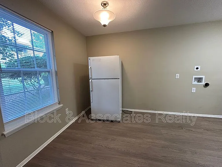 3830 D Country Club Rd — Photo 10