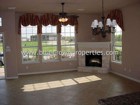 2nd image of 2517 Sarah Ln