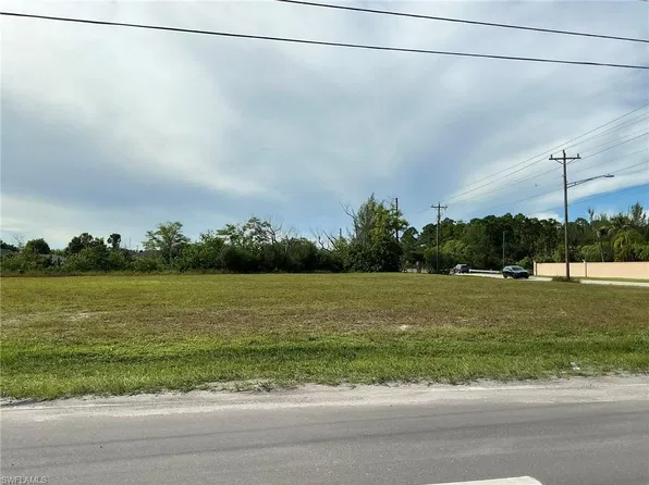 800 Vogiantzis PKWY, CAPE CORAL, FL 33909