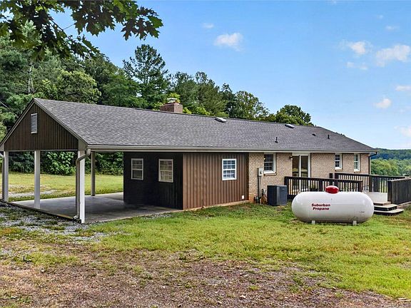 5th image of 1069 Pecks Rd
